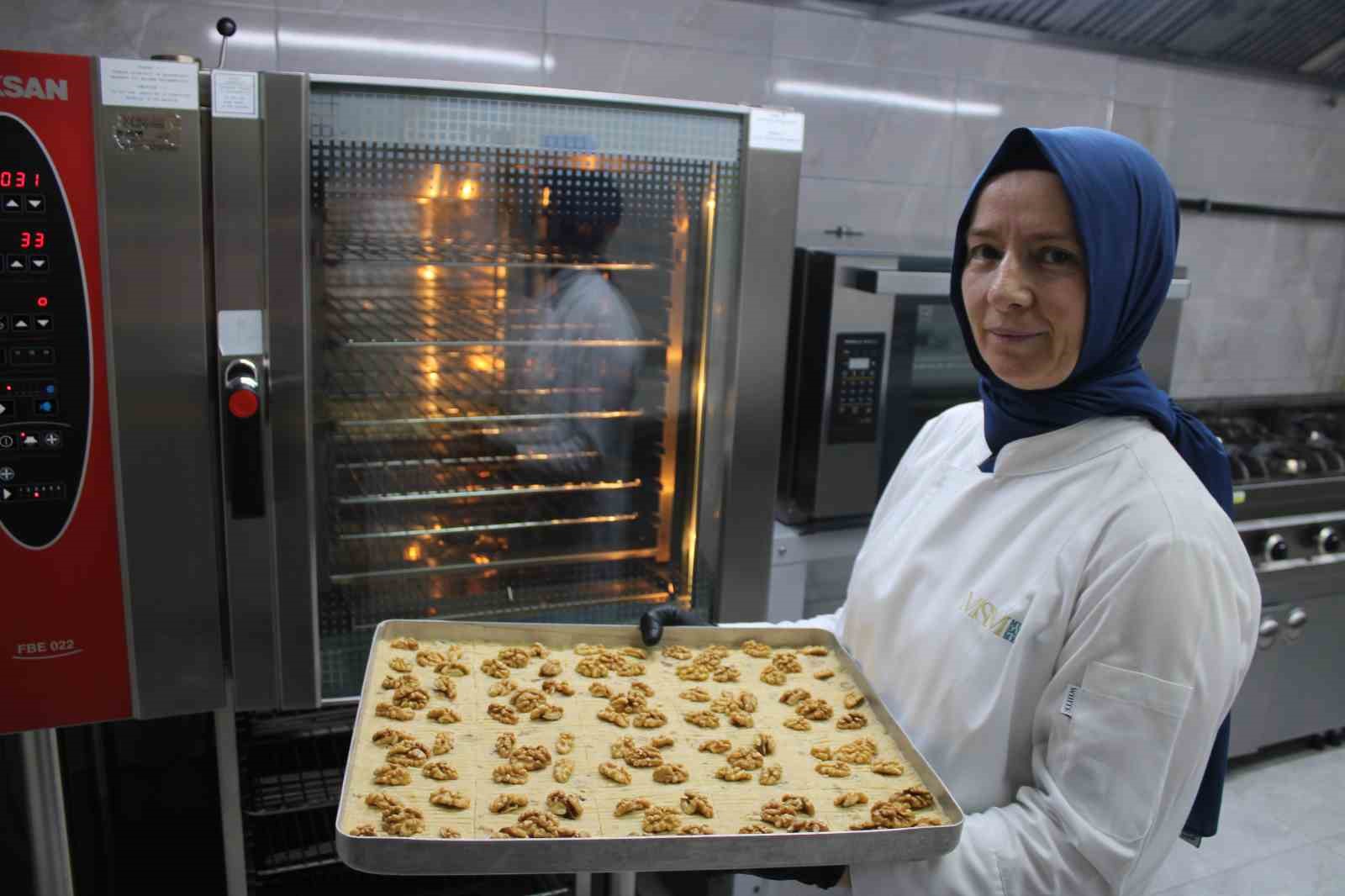 Bayramın vazgeçilmez tatlısı: ‘Kayseri Nevzinesi’
