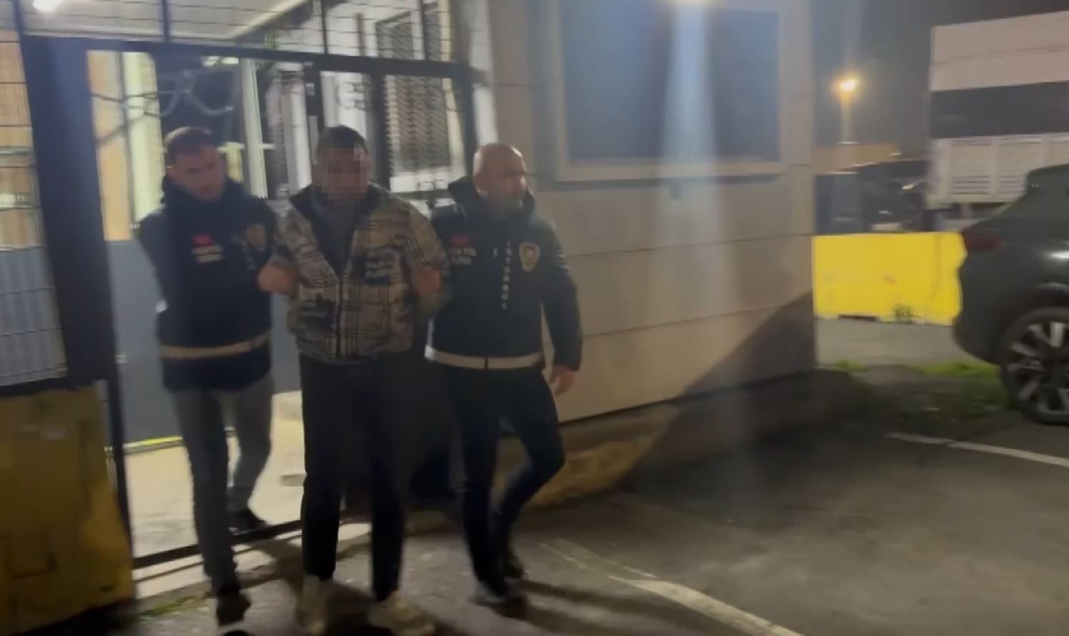 Bayrampaşa’da korkunç cinayet, günlerce olay yerini kontrol etmiş: O anlar kamerada
Bayrampaşa’da korkunç cinayet, günlerce olay yerini kontrol etmiş: O anlar kamerada