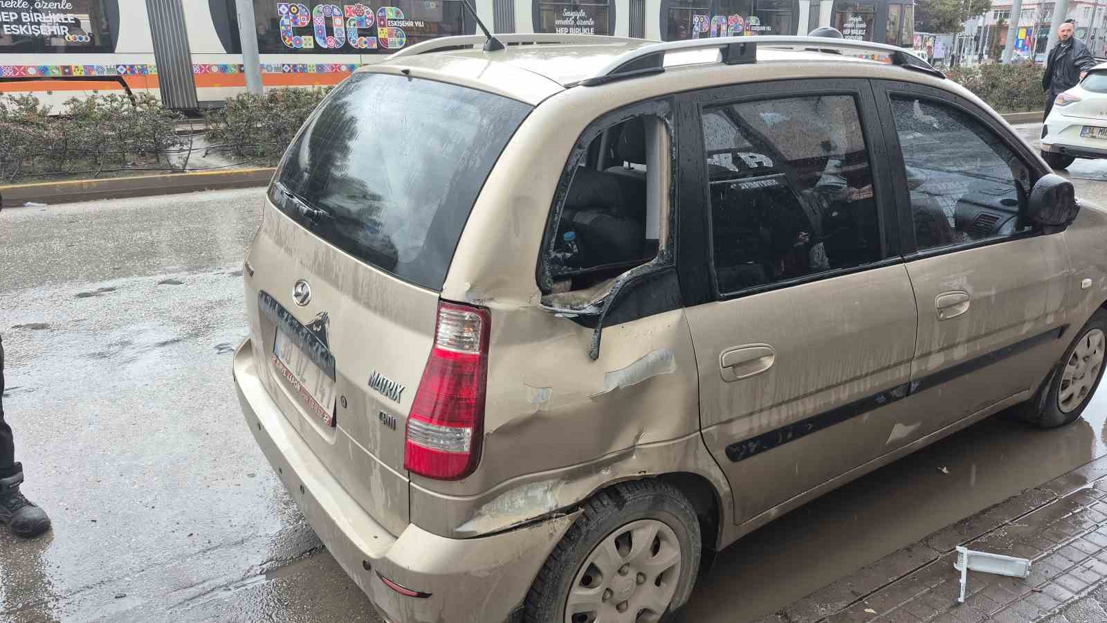 Baz istasyonuna bakım yaparken çatıdan düşen işçi ağır yaralandı
