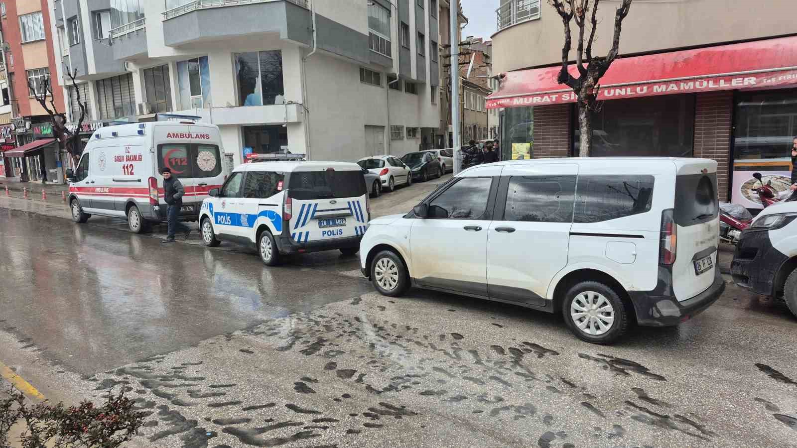 Baz istasyonuna bakım yaparken çatıdan düşen işçi ağır yaralandı
