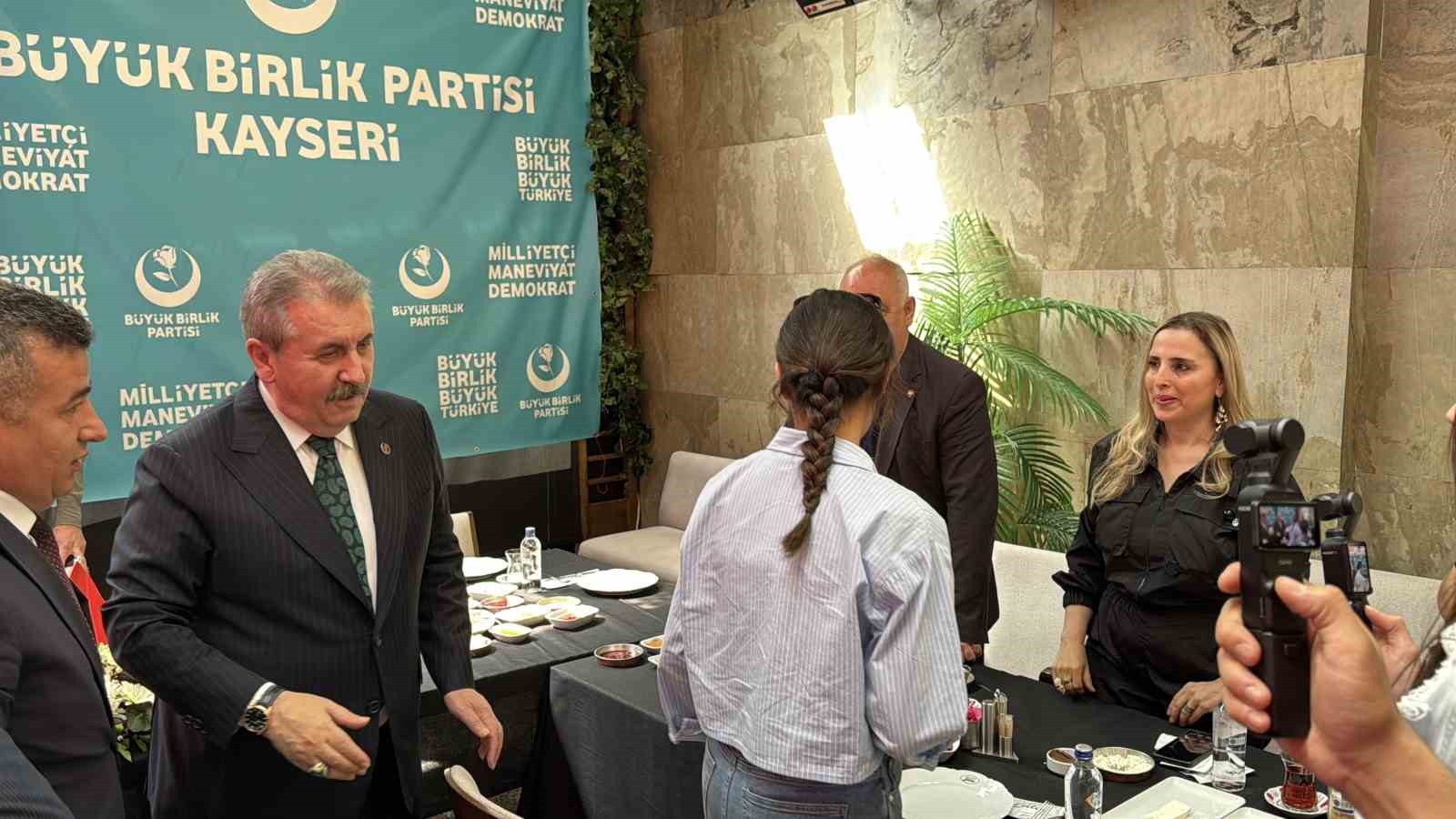 BBP Genel Başkanı Destici: "Cumhurbaşkanımızın erken seçimle tekrar aday olması sağlanmalıdır"
