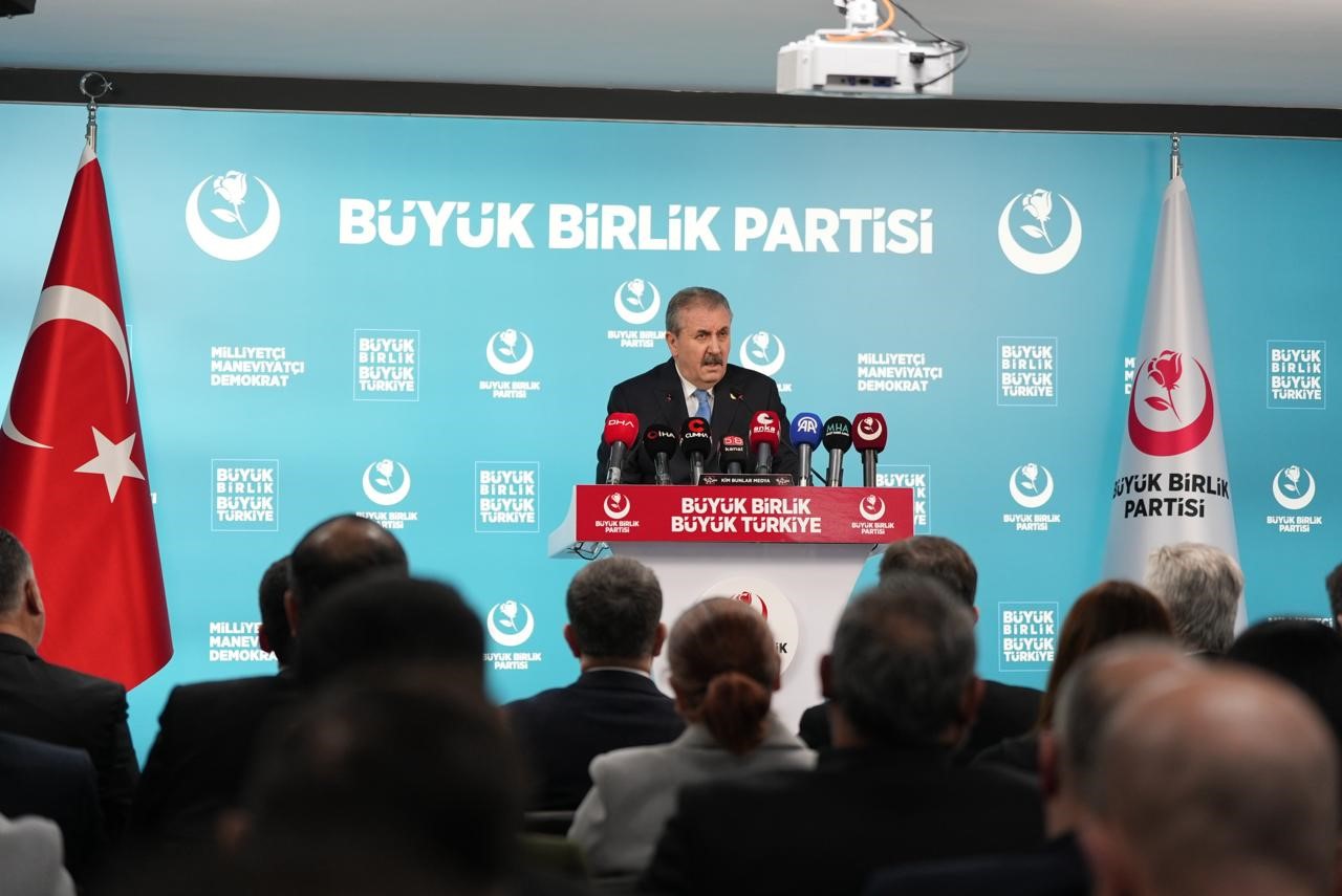 BBP Genel Başkanı Destici: "Ne yapmış Akın Gürlek, bahisçilerin üstüne gitmiş. Millet olarak teşekkür etmemiz lazım"
