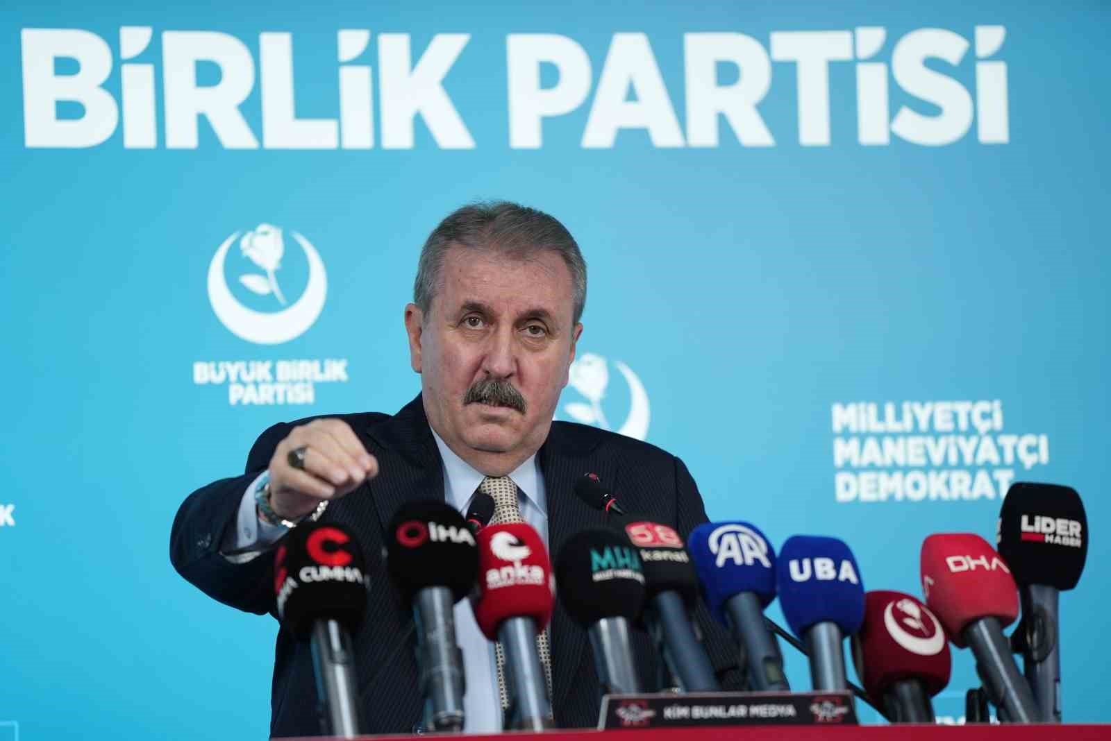 BBP Genel Başkanı Destici: "Savaş mı var bu ülkede de CHP barış konferansı düzenledi?"
