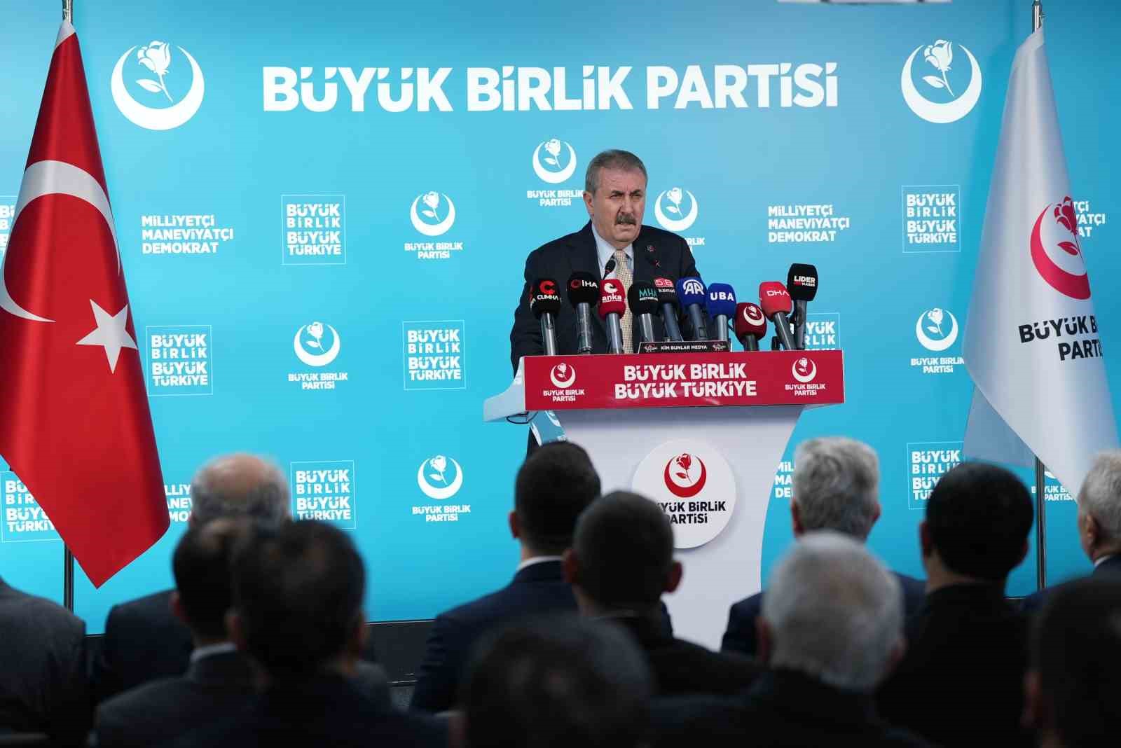 BBP Genel Başkanı Destici: "Savaş mı var bu ülkede de CHP barış konferansı düzenledi?"
