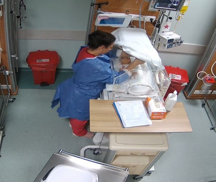 Bebeğe şiddet uygulayan hemşireye ‘haberlere erişim engeli’ reddi
