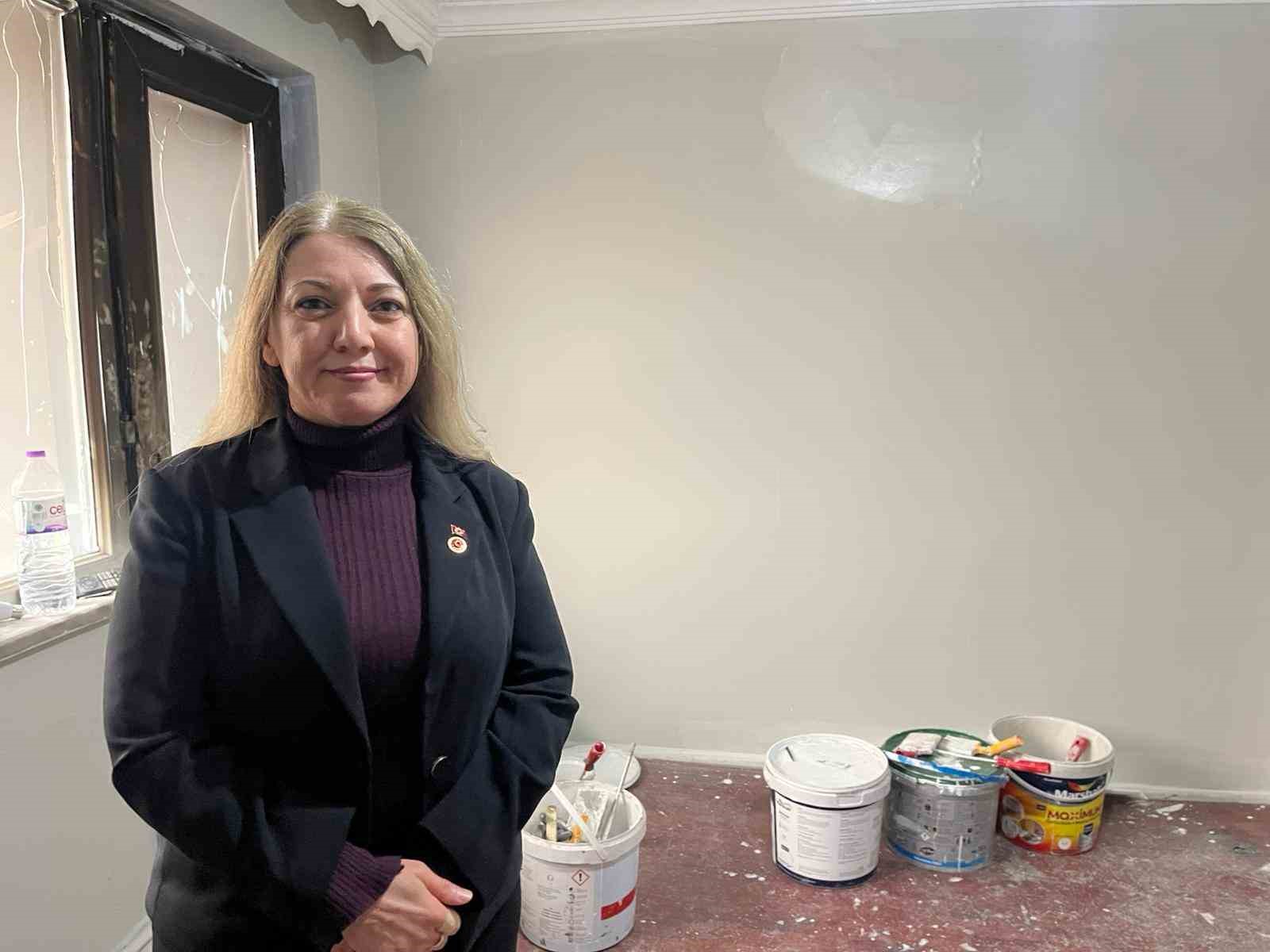 Bebeği üşümesin diye taşındığı evi yanmıştı: İHA’nın haberinden sonra yardımlar başladı
Bebeği üşümesin diye taşındığı evi yanmıştı: İHA’nın haberinden sonra yardımlar başladı