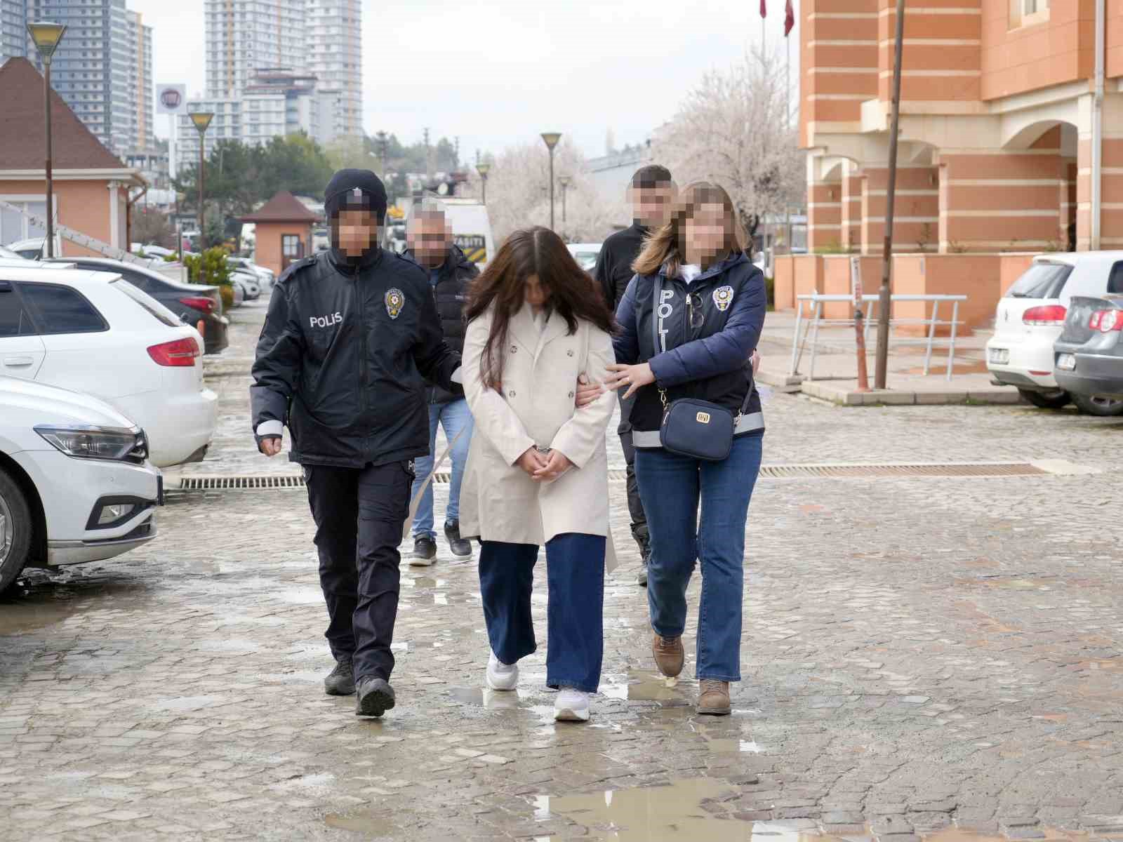 Bebeğini çöpe atan anne için müebbet talebi: Duruşma salonunda tutuklandı
