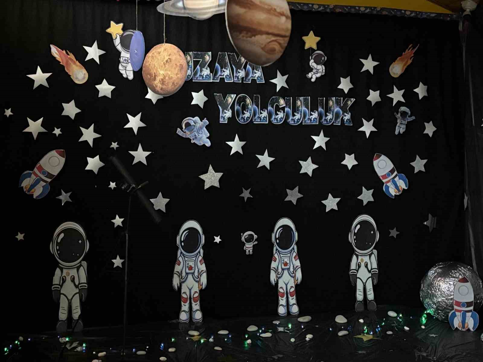 Bebek Kütüphanesi’nde çocuklar uzayla tanıştı
