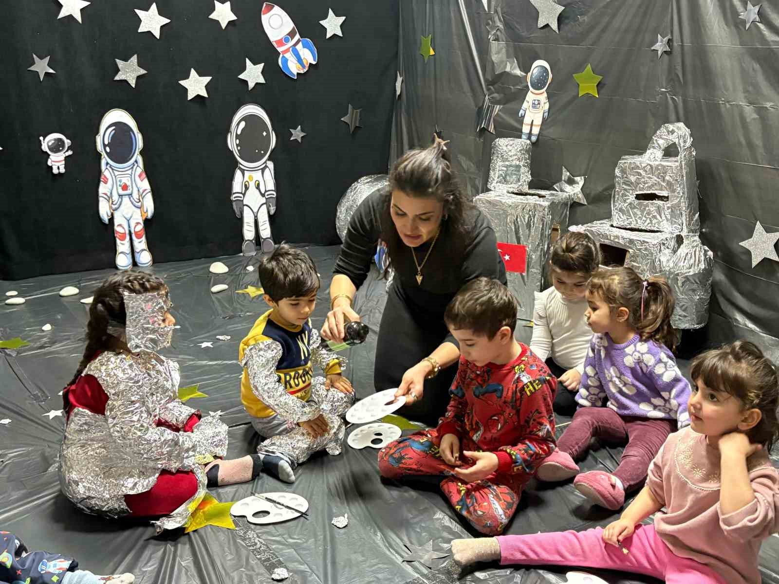 Bebek Kütüphanesi’nde çocuklar uzayla tanıştı

