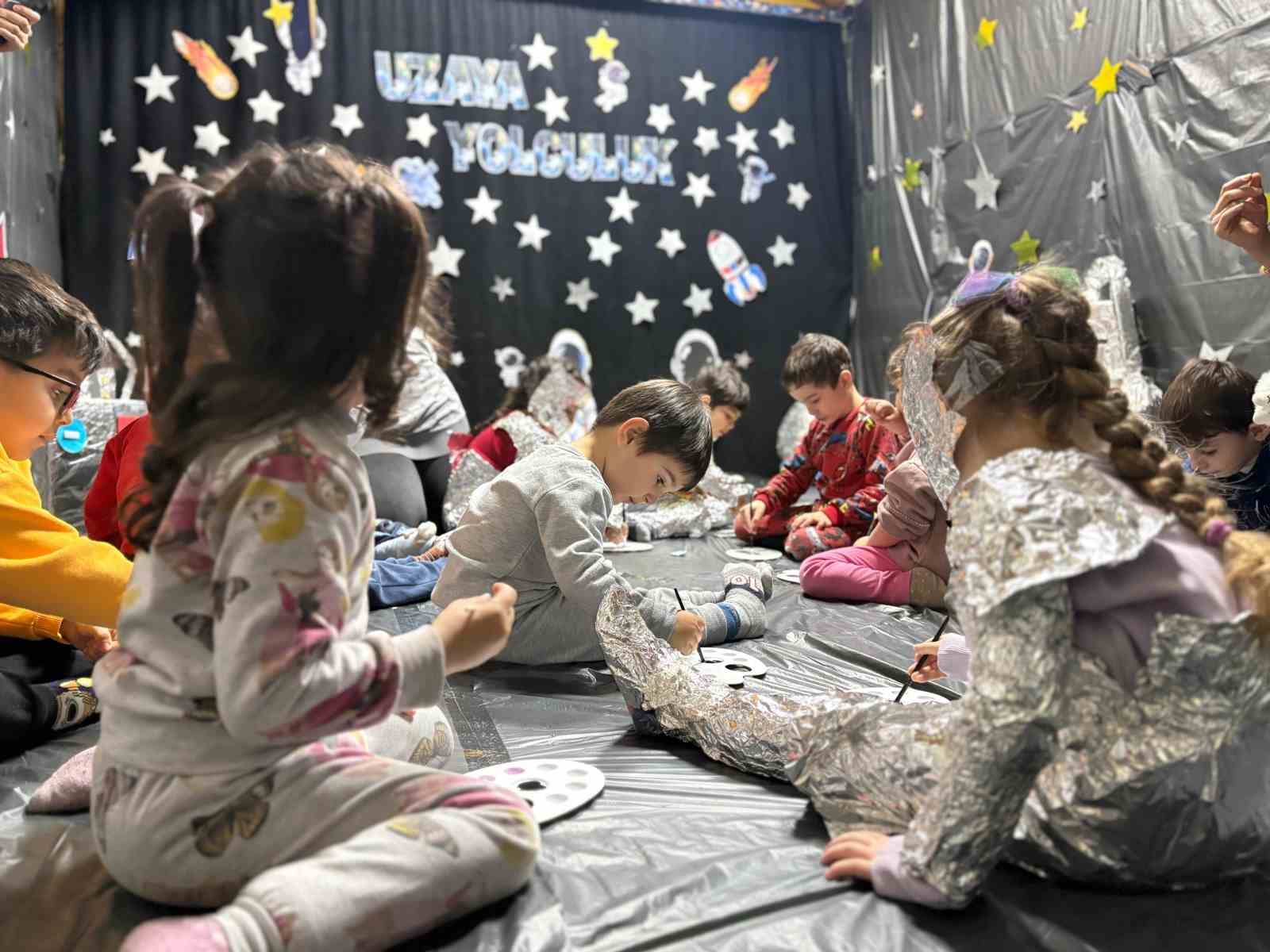 Bebek Kütüphanesi’nde çocuklar uzayla tanıştı
