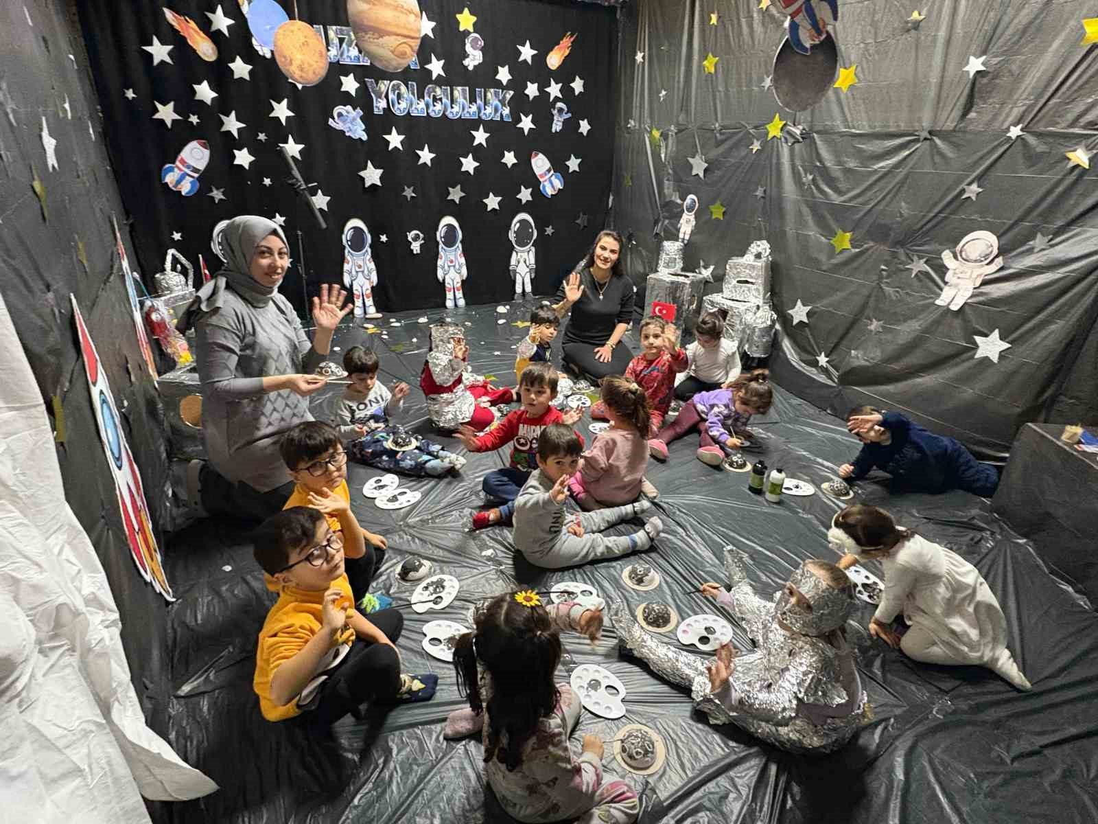 Bebek Kütüphanesi’nde çocuklar uzayla tanıştı
