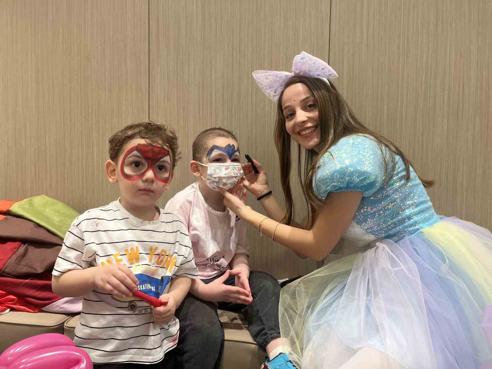 Bebeklikte kansere yakalanan minik kahramanların umut veren zaferi
