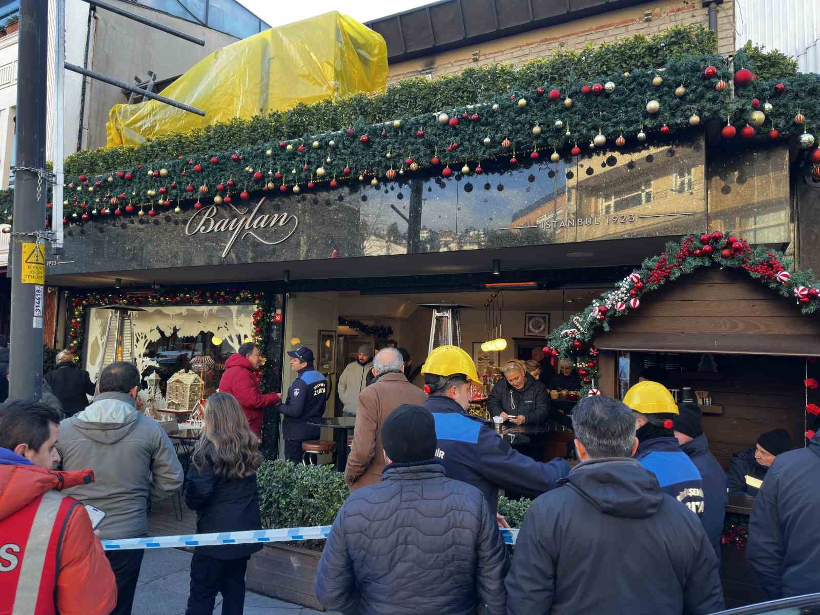 Bebek’teki Baylan Pastanesi’nin kaçak eklentisi yıkıldı
