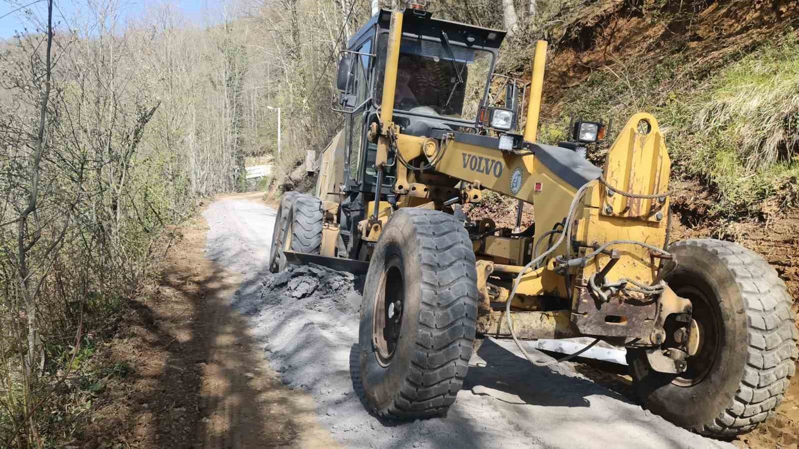 Bekiroğlu Köyü’nde kilit parke çalışmaları sürüyor
