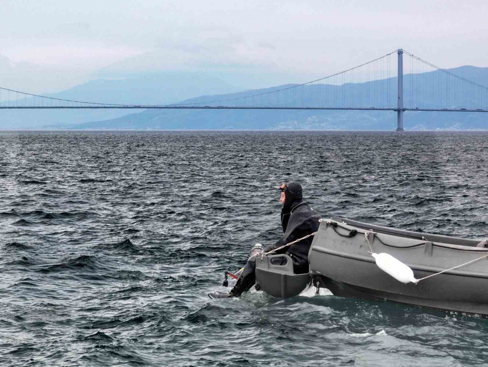 Belediye başkanı dalış yaptı, su altından müjdeyle çıktı
