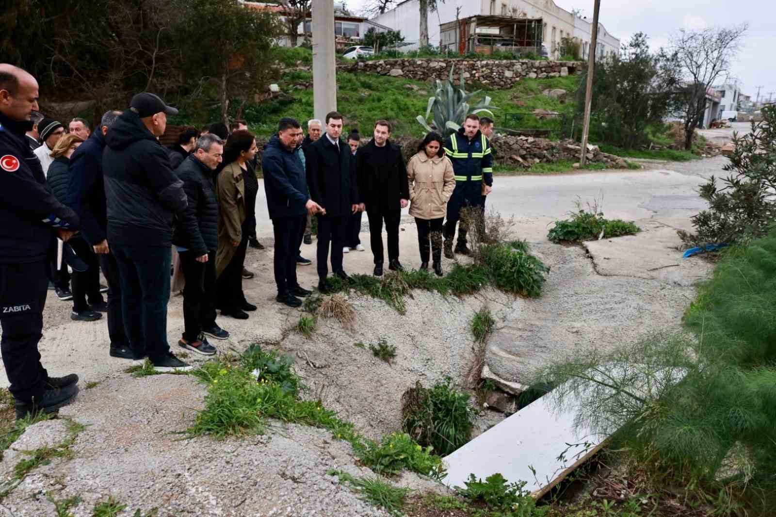 Belediye ekiplerinden fırtına ve yağış mesaisi
