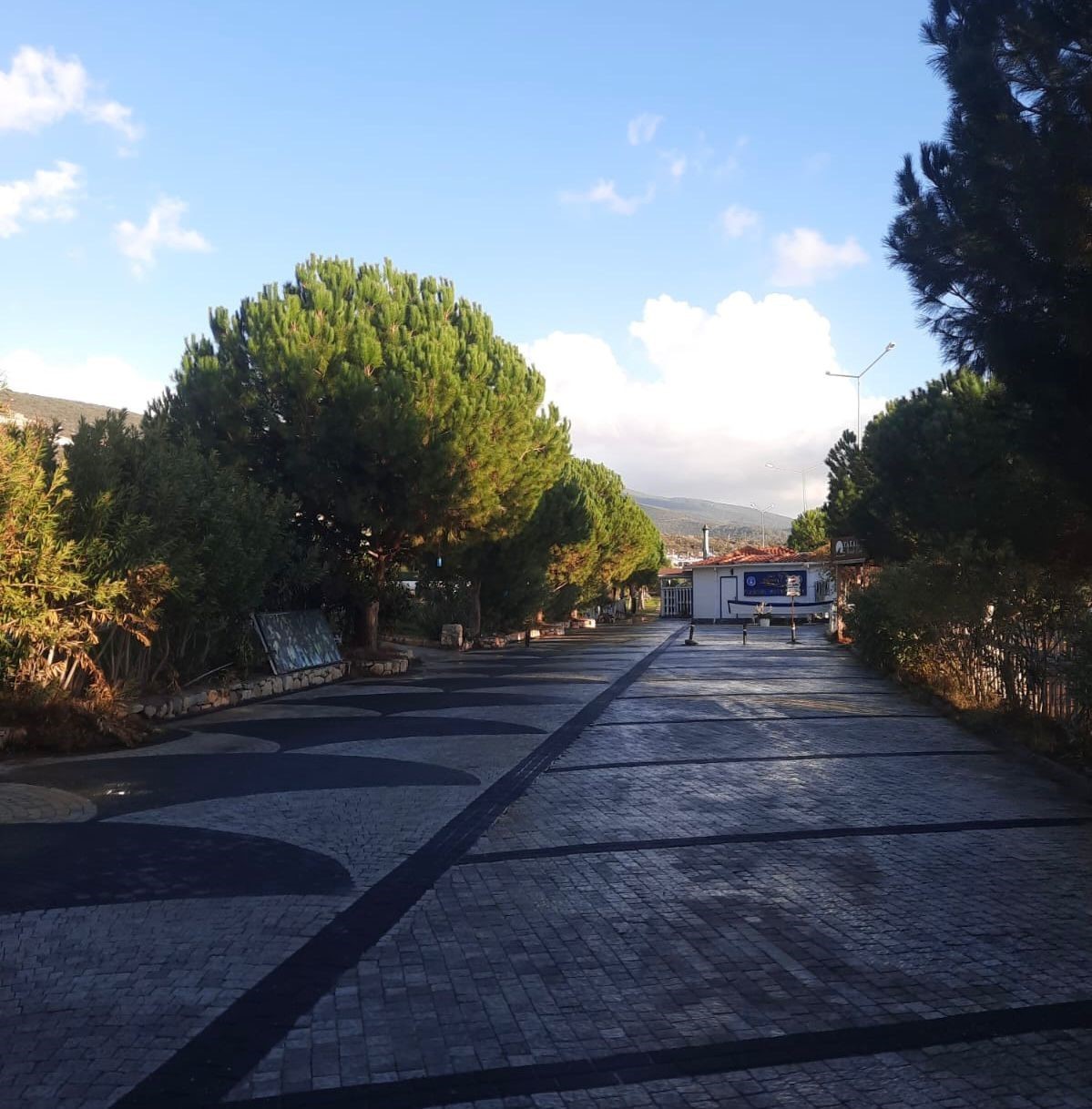 Belediye ekiplerinin Akbük’te çalışmaları sürüyor
