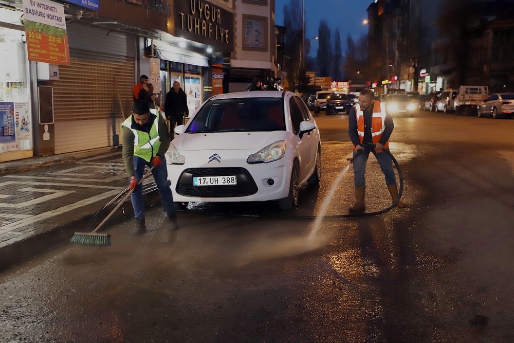 Belediye ekiplerinin bahar temizliği sürüyor
