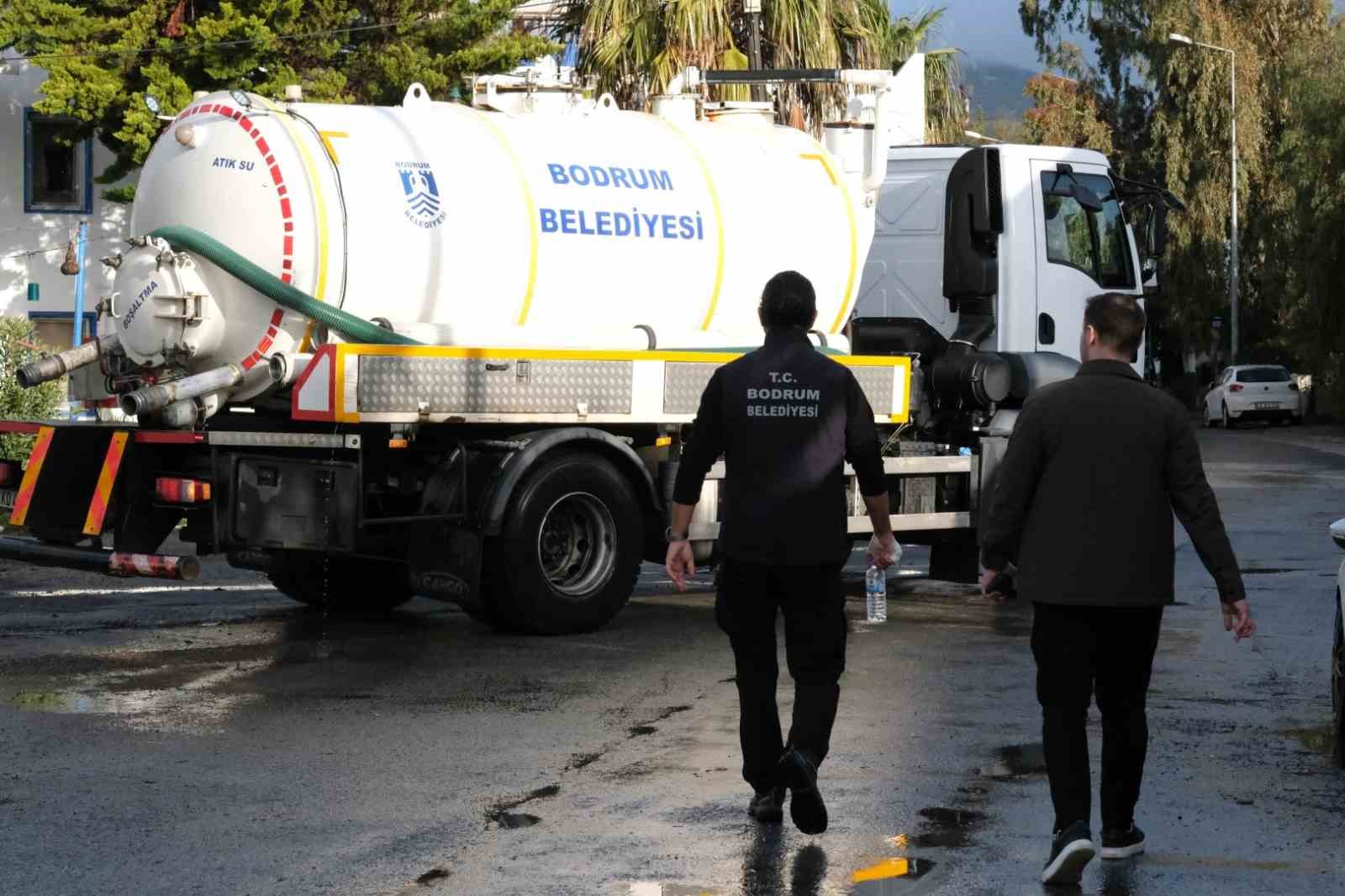 Belediye ekiplerinin yoğun mesaisi sürüyor
Belediye ekiplerinin yoğun mesaisi sürüyor