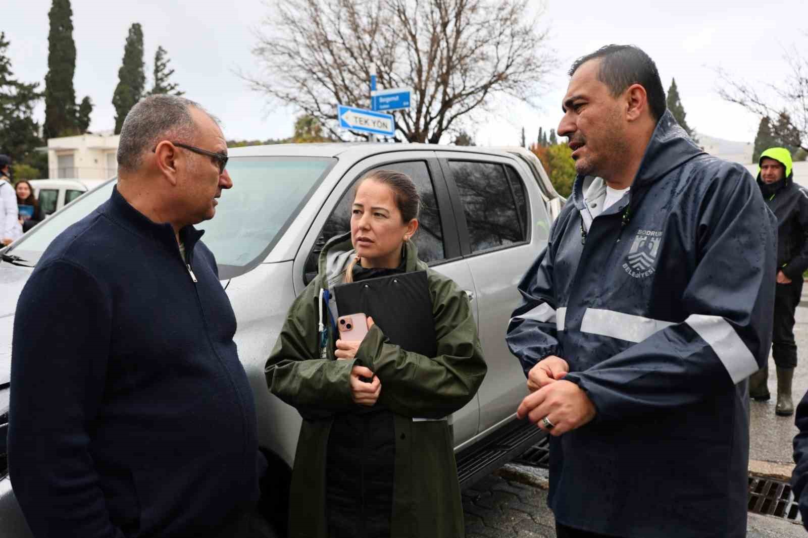 Belediye ekiplerinin yoğun mesaisi sürüyor
Belediye ekiplerinin yoğun mesaisi sürüyor