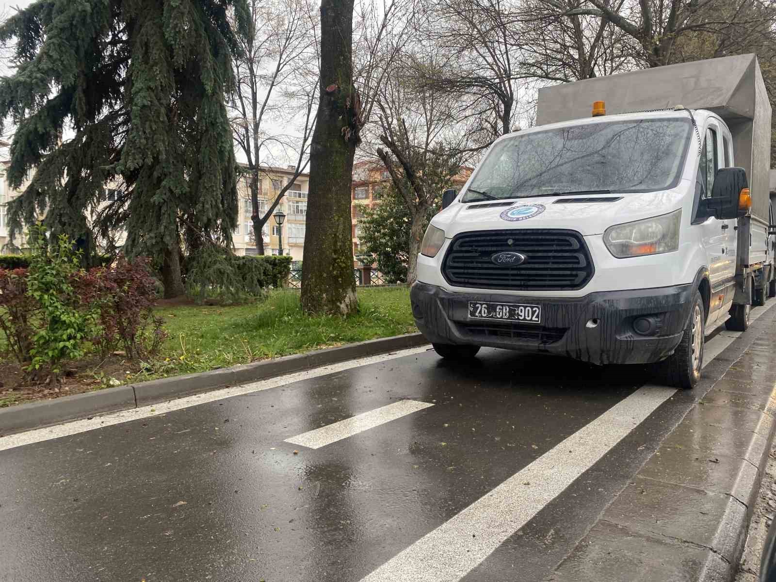 Belediye kendi yaptığı bisiklet yolunu kapattı
