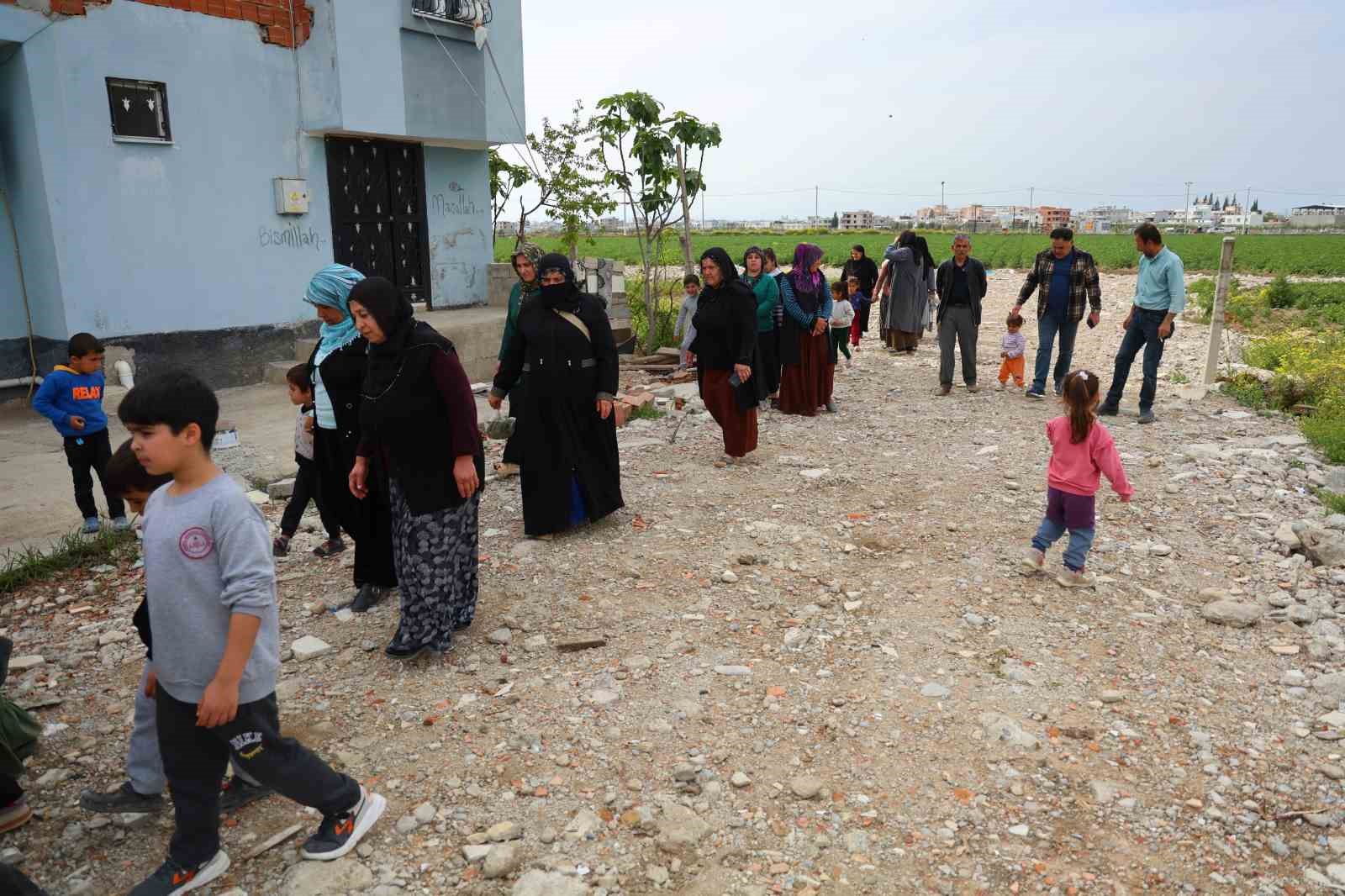Belediye yolu yapmadı, engelli evladıyla perişan oldu
