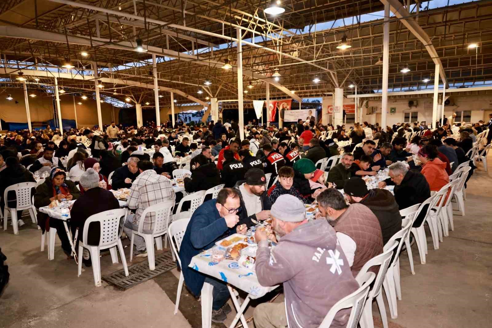 Belediyenin geleneksel iftar programları sürüyor
