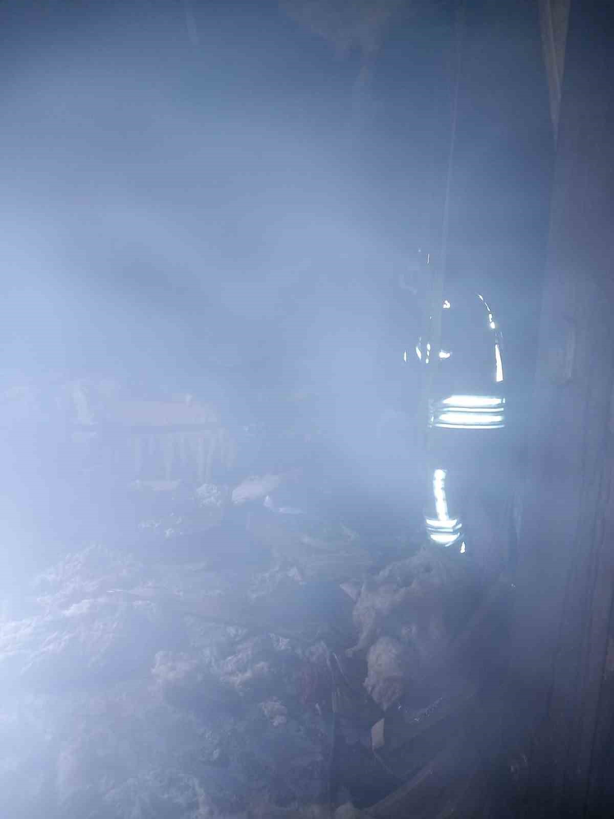 Belen’de yanan ev kullanılmaz hale geldi
