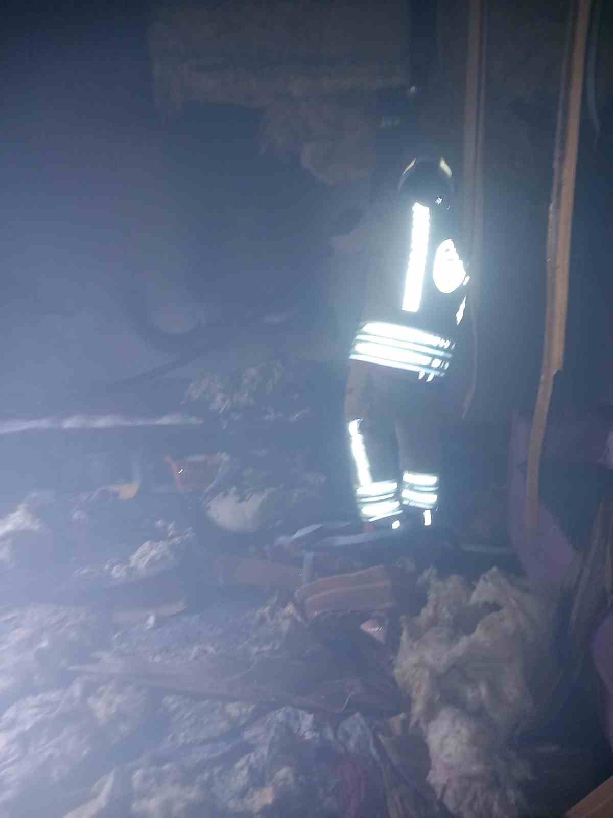 Belen’de yanan ev kullanılmaz hale geldi
