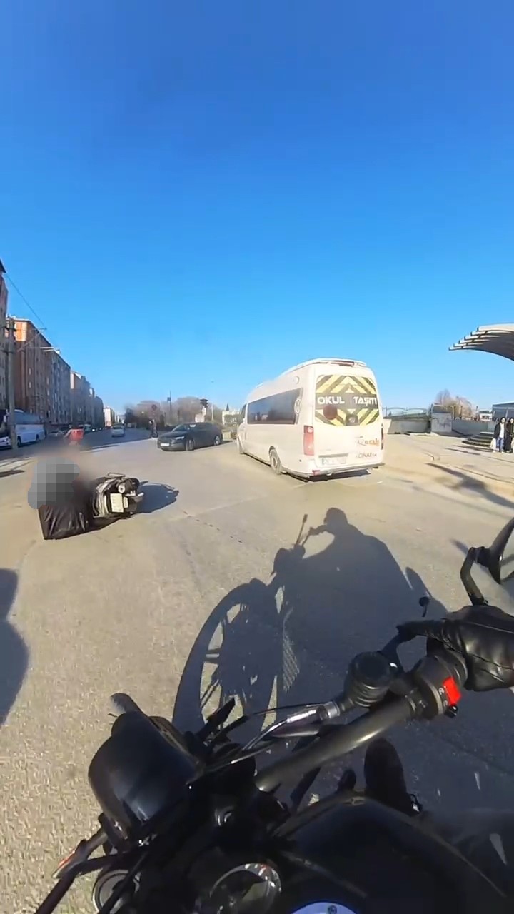 Benzini biten motosikleti iterken dengesini kaybeden motosiklet sürücüsü kaza yaptı
