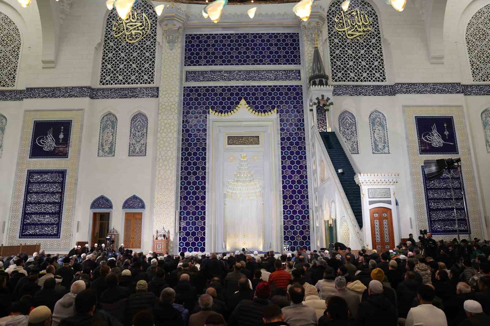 Berat Gecesi tüm yurtta dualarla idrak edildi
