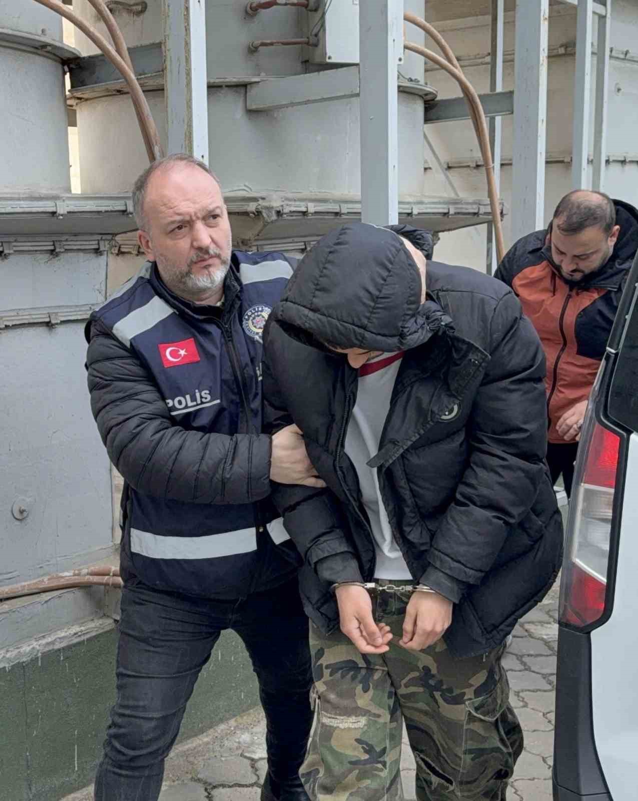 Berber salonundaki kavgada silahla ateş açan şahıs tutuklandı
