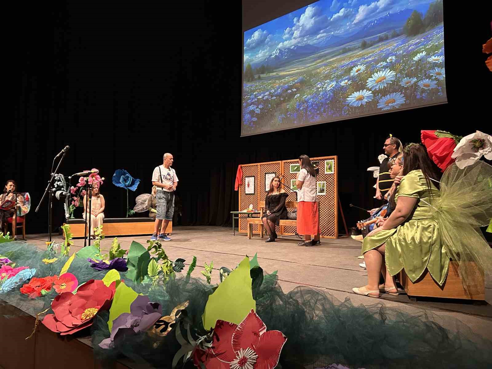 Bergama’da ’Tiyatro Günleri’ büyük ilgi gördü
Bergama’da ’Tiyatro Günleri’ büyük ilgi gördü