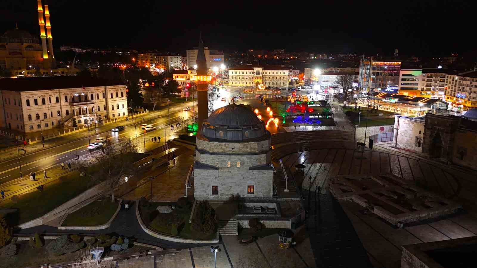 Beş asırdır hiç terk edilmedi, Sivas’ta tüm camilerde aynı nida yankılandı
