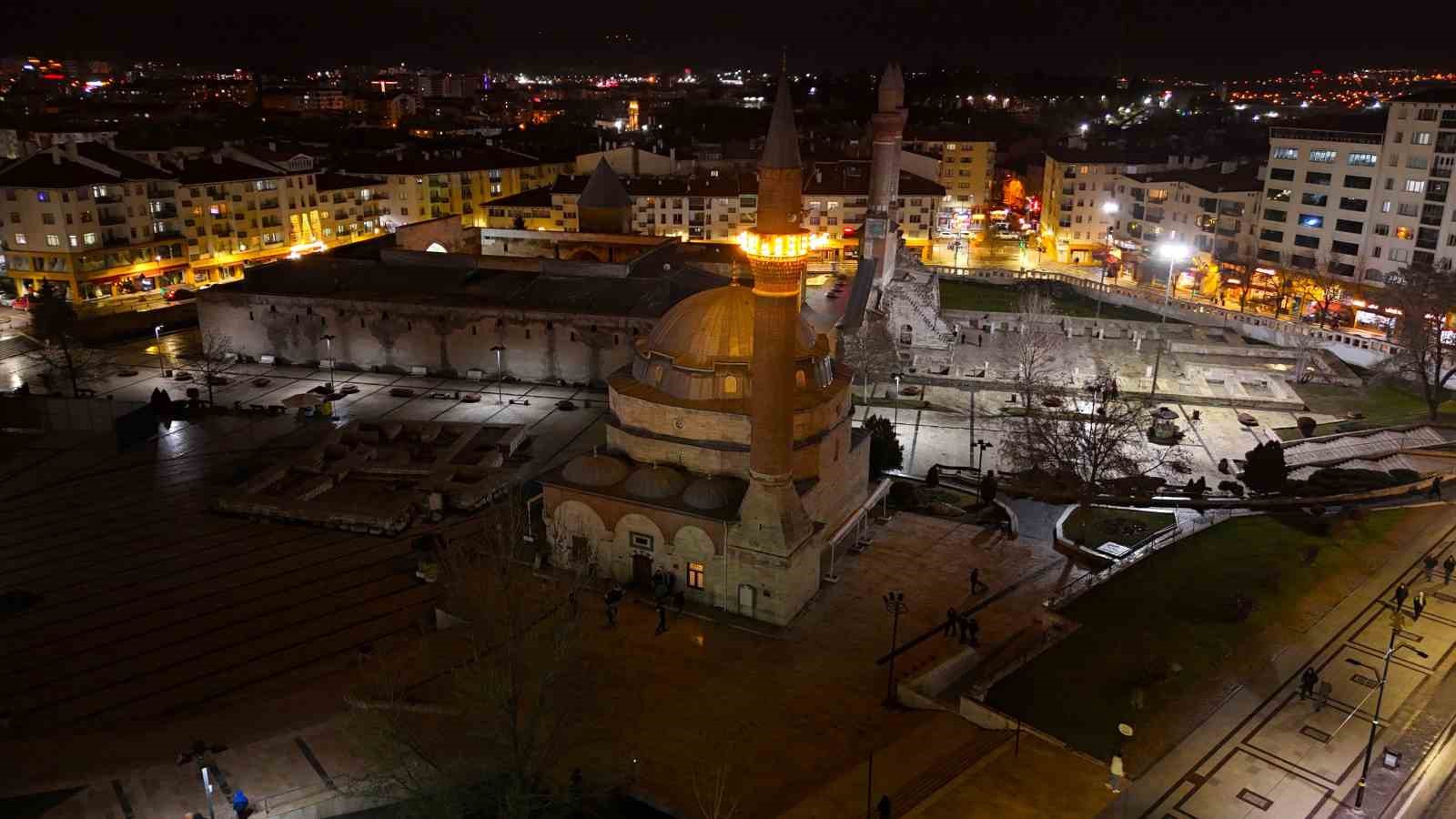 Beş asırdır hiç terk edilmedi, Sivas’ta tüm camilerde aynı nida yankılandı
