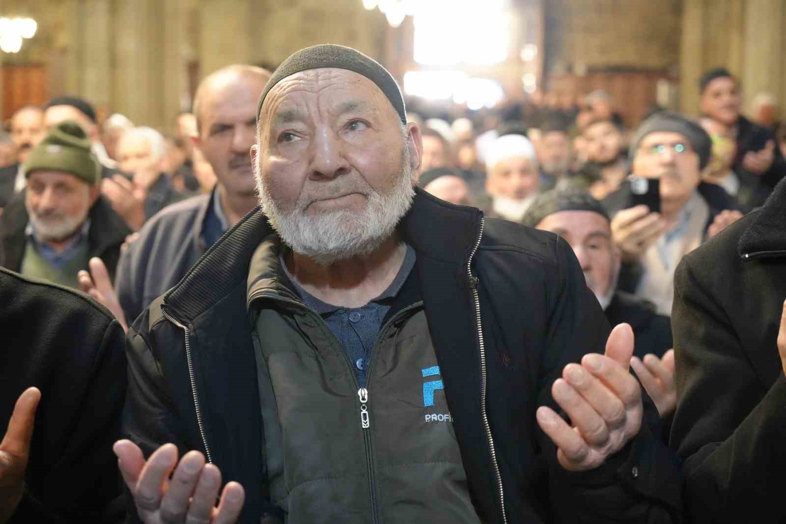 Beş asırlık 1001 Hatim geleneğinin duası gerçekleştirildi
