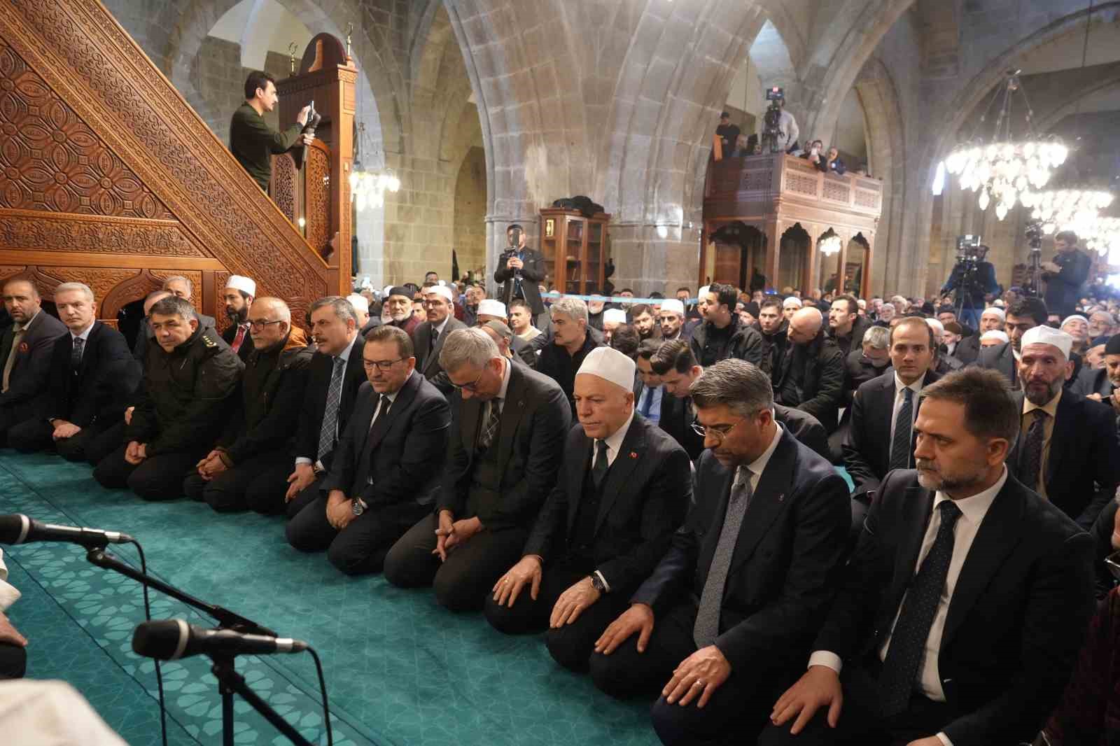 Beş asırlık 1001 Hatim geleneğinin duası gerçekleştirildi
