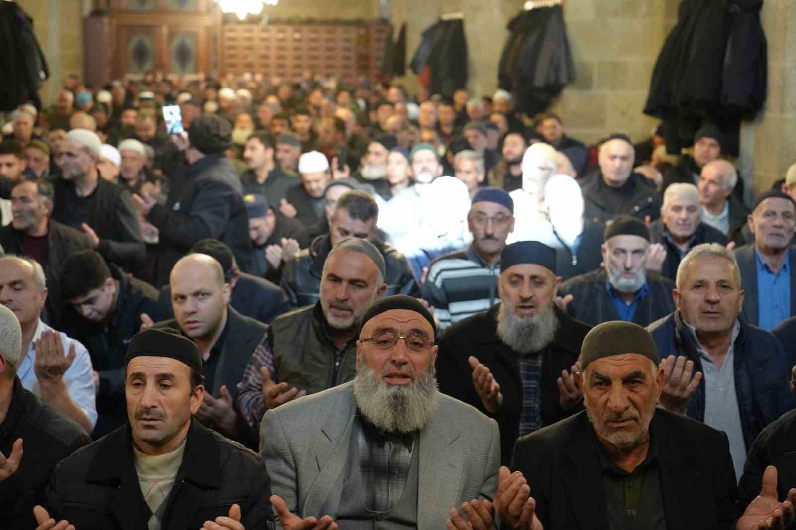 Beş asırlık 1001 Hatim geleneğinin duası gerçekleştirildi
