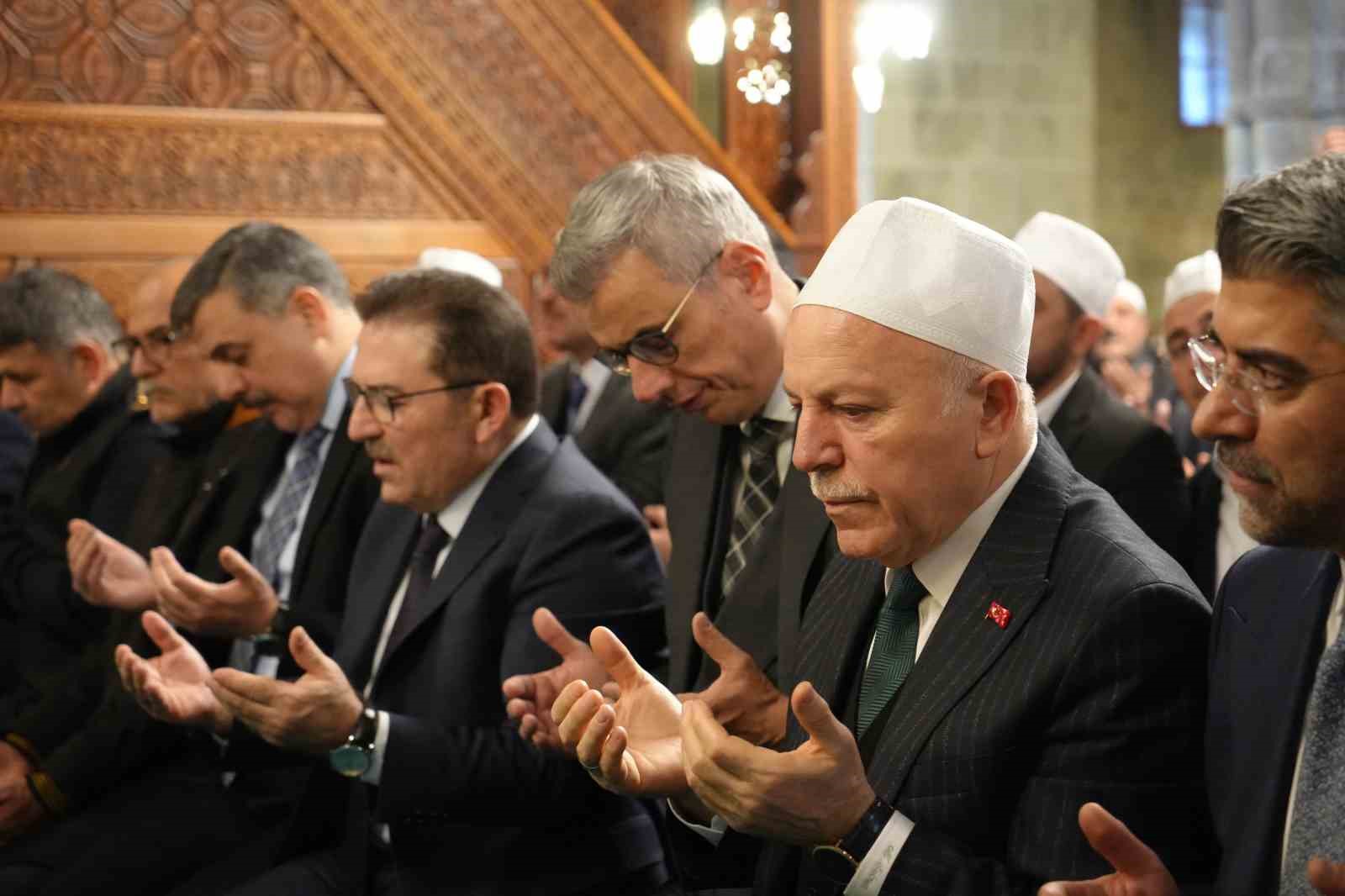 Beş asırlık 1001 Hatim geleneğinin duası gerçekleştirildi
