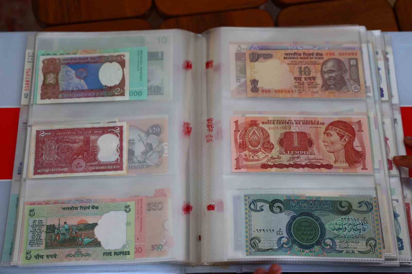 Beş kıtadan 75 ülkenin banknotunu derleyen öğretmen yok olan devletleri unutturmuyor
