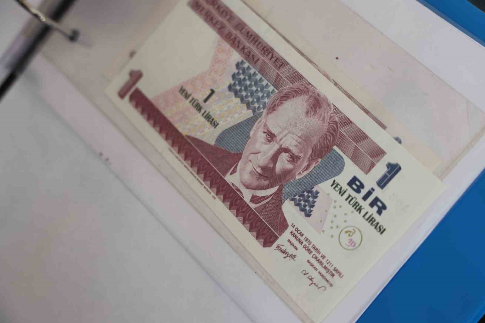 Beş kıtadan 75 ülkenin banknotunu derleyen öğretmen yok olan devletleri unutturmuyor

