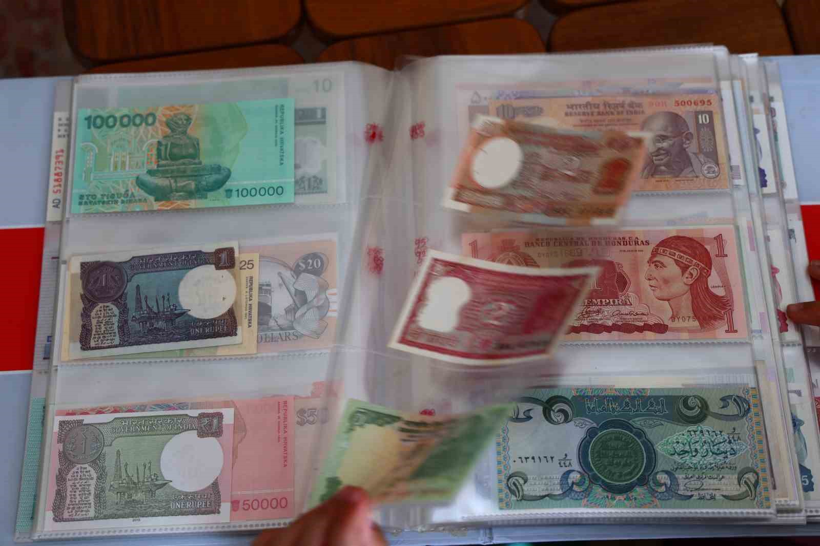 Beş kıtadan 75 ülkenin banknotunu derleyen öğretmen yok olan devletleri unutturmuyor
