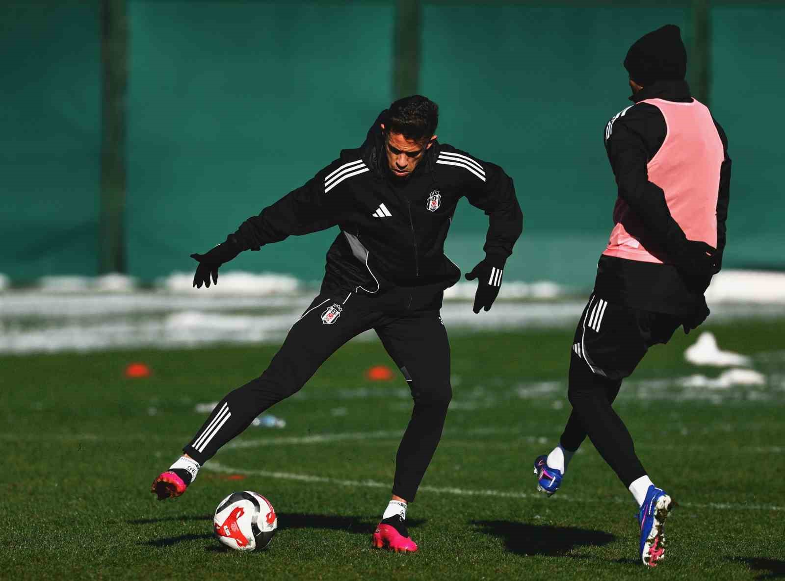Beşiktaş, Antalya kampı öncesi son idmanını İstanbul’da yaptı

