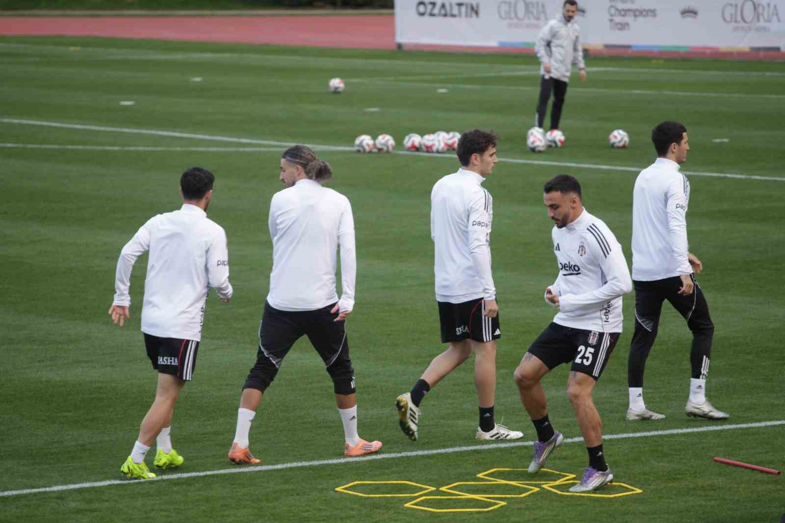 Beşiktaş, Antalya’daki kampında hazırlıklarını sürdürüyor
