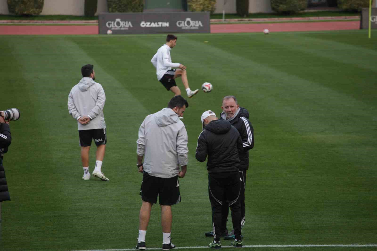 Beşiktaş, Antalya’daki kampında hazırlıklarını sürdürüyor
