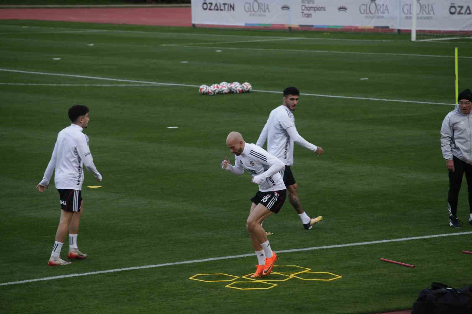 Beşiktaş, Antalya’daki kampında hazırlıklarını sürdürüyor
