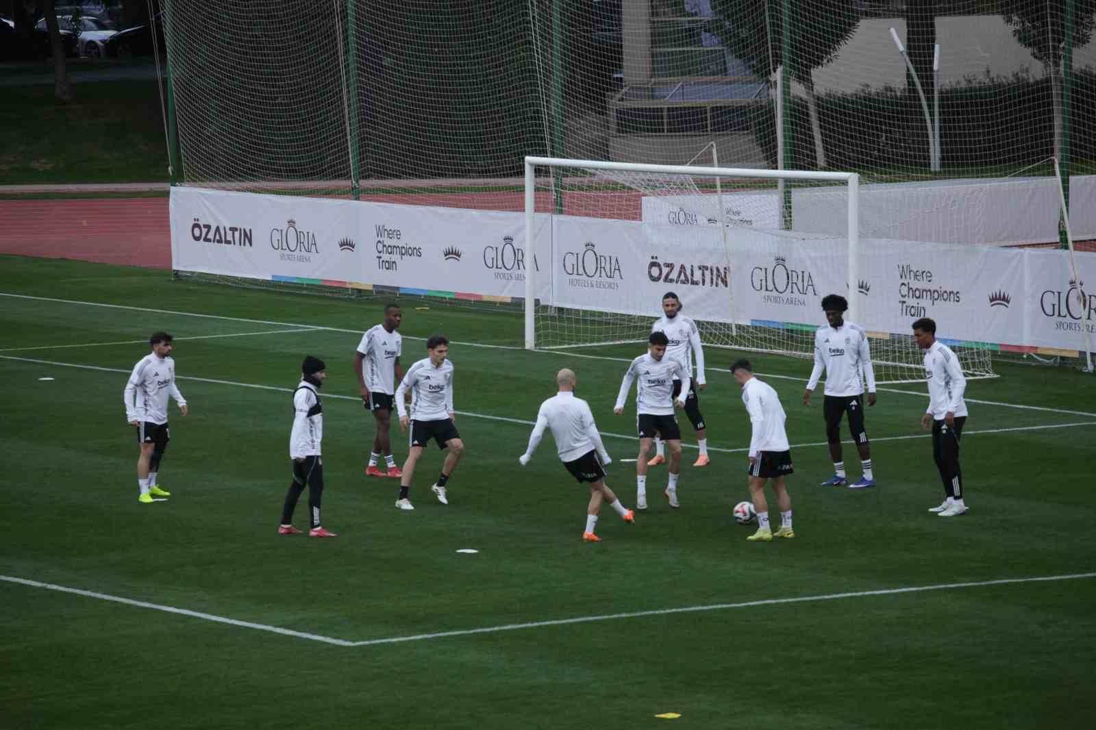 Beşiktaş, Antalya’daki kampında hazırlıklarını sürdürüyor
