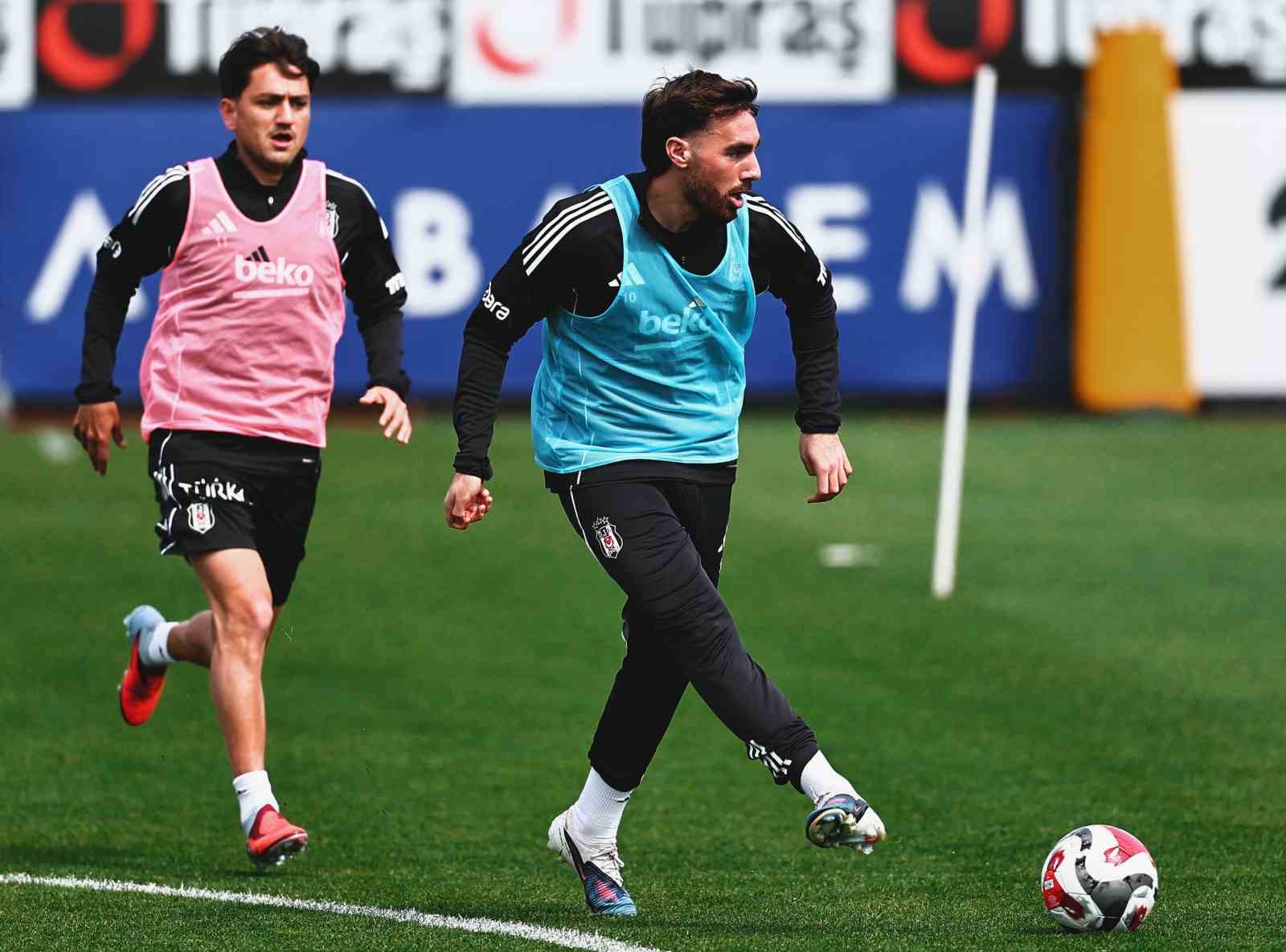 Beşiktaş, Antalyaspor maçı hazırlıklarını sürdürdü
