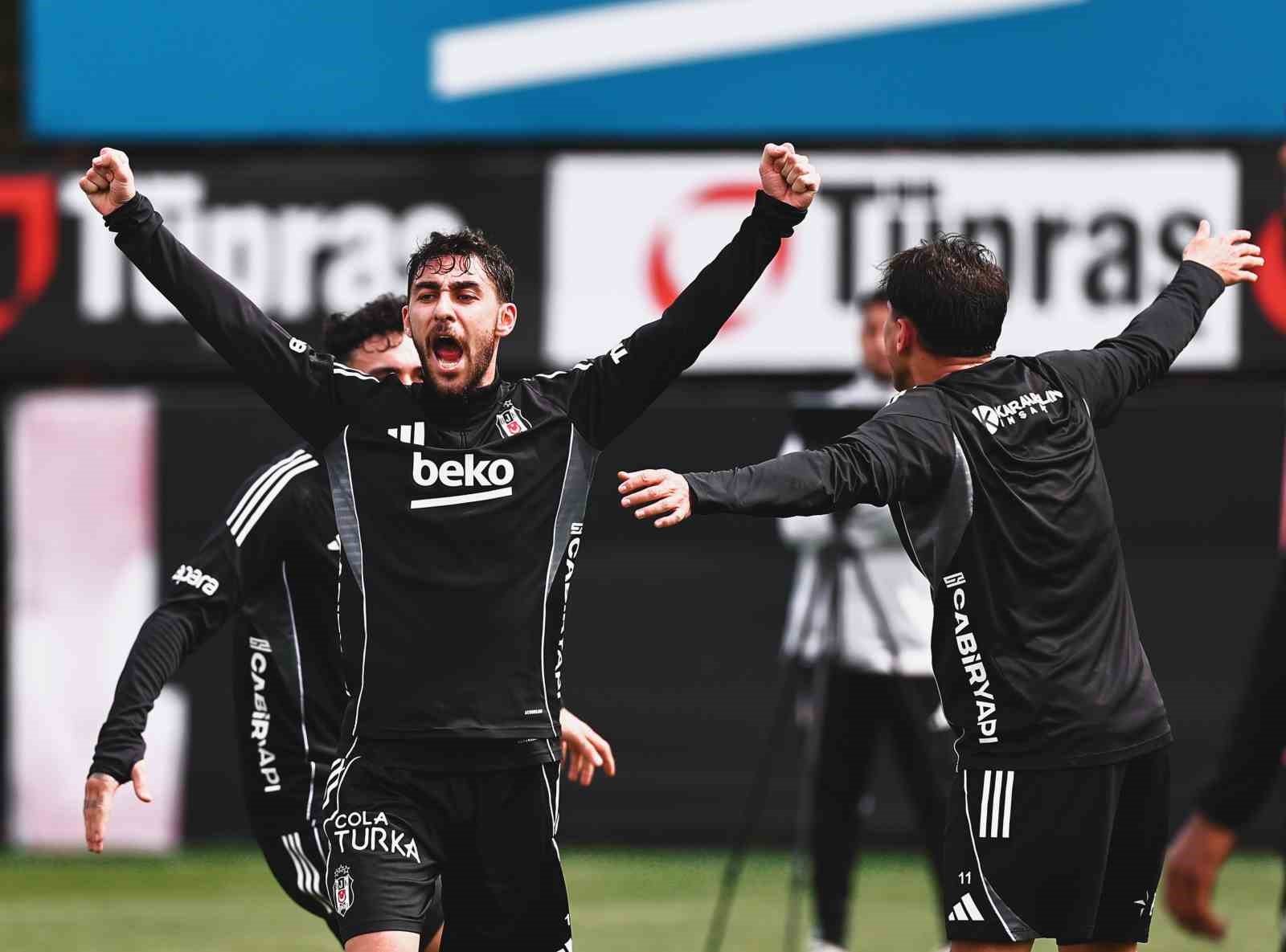 Beşiktaş, Fenerbahçe maçı hazırlıklarını sürdürdü
