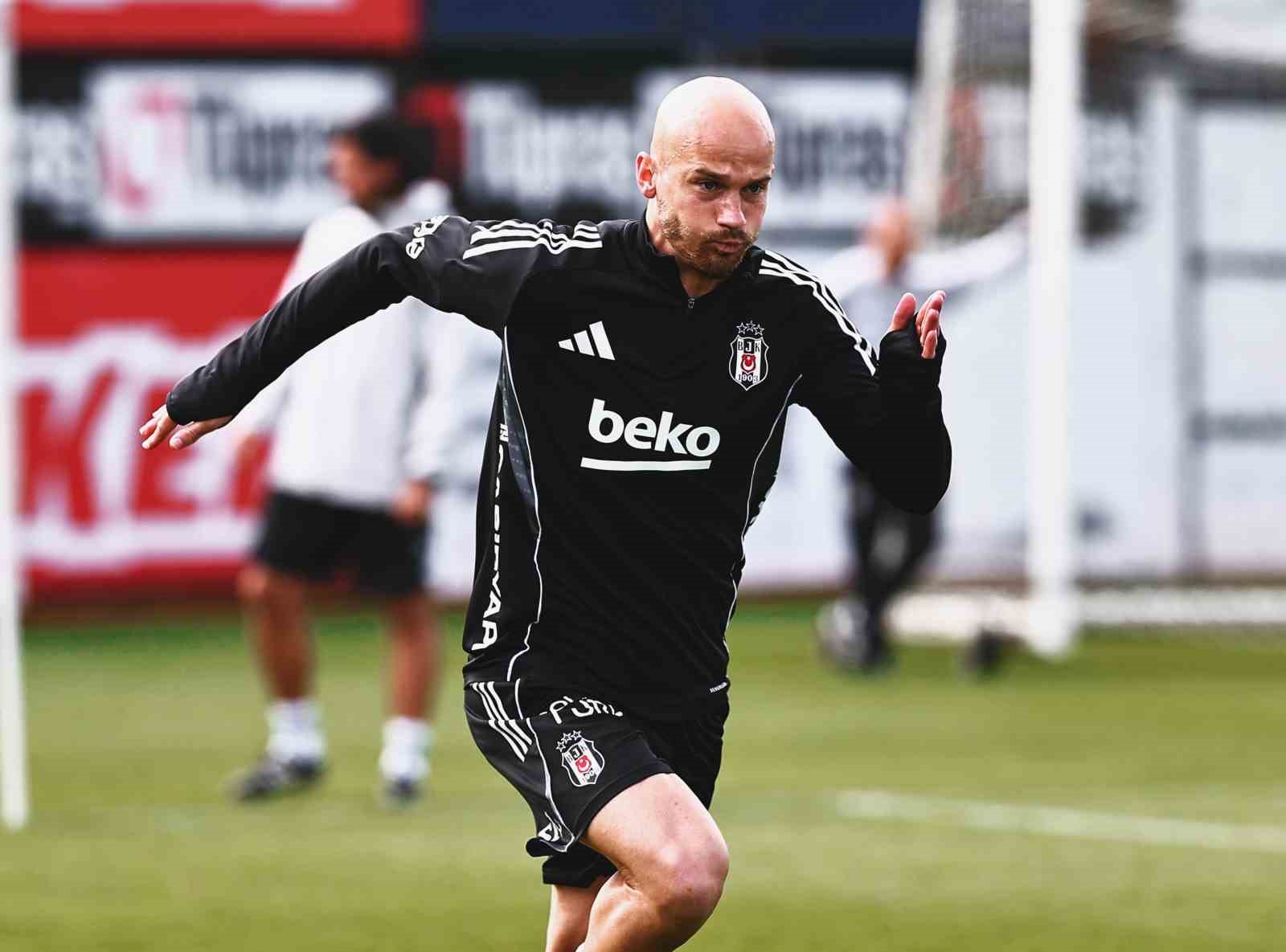 Beşiktaş, Fenerbahçe maçı hazırlıklarını sürdürdü
